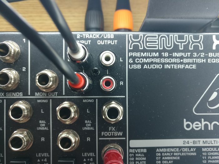 mixer Behringer Xenyx X1832USB